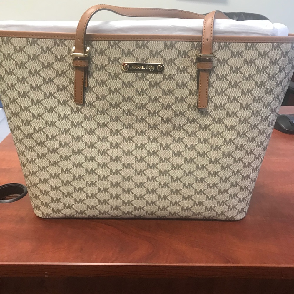 🔸🔹New Michael Kors Tote